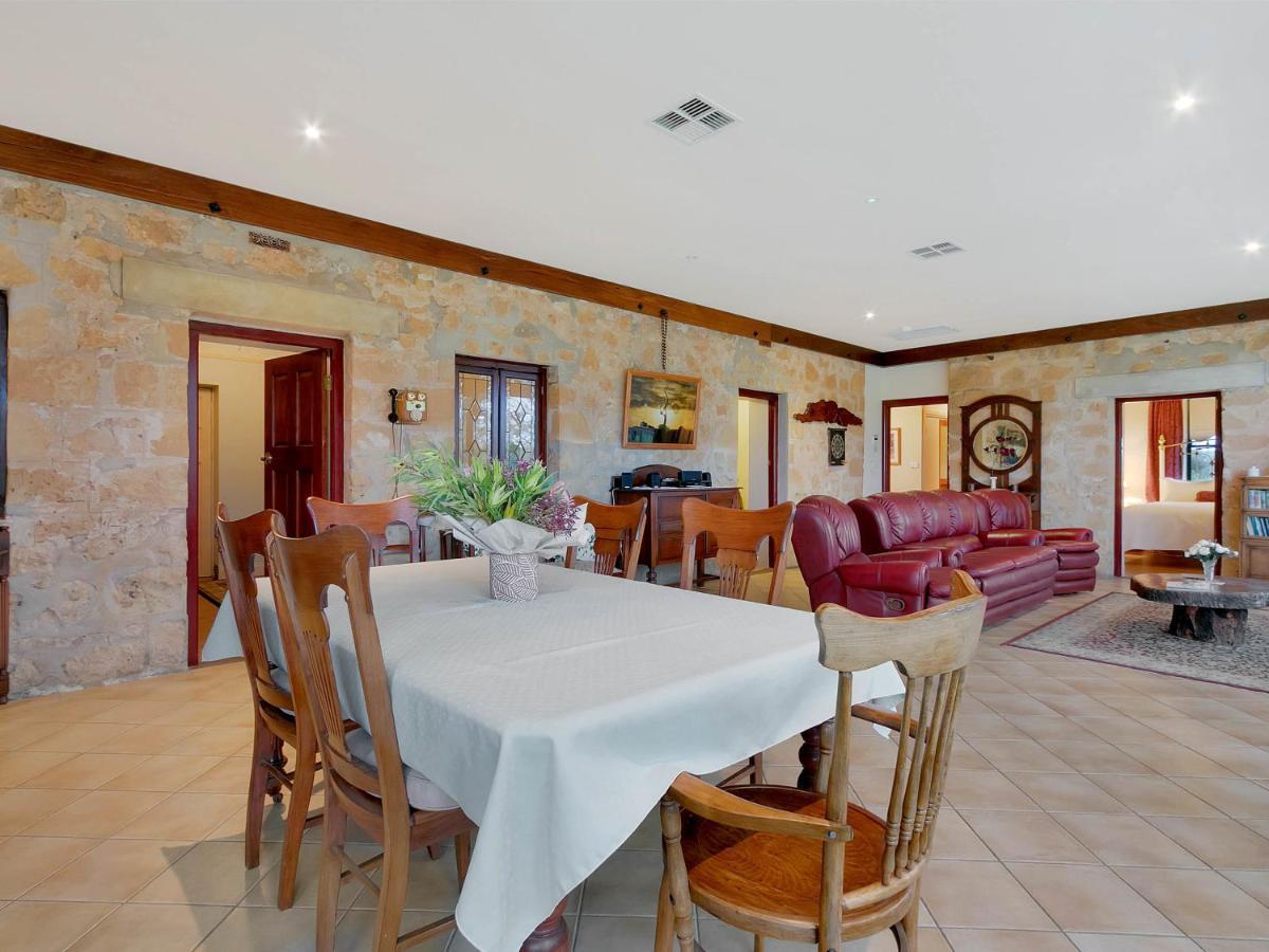 Lake Bywater Cottage Walker Flat Екстер'єр фото