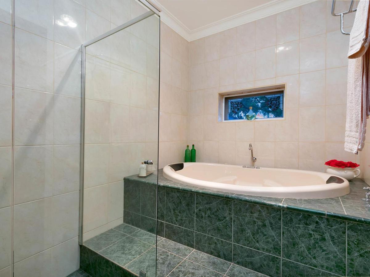 Lake Bywater Cottage Walker Flat Екстер'єр фото