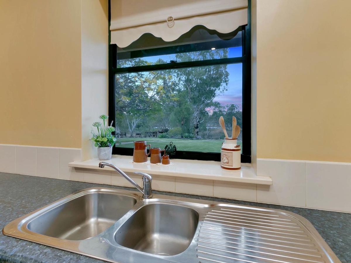 Lake Bywater Cottage Walker Flat Екстер'єр фото