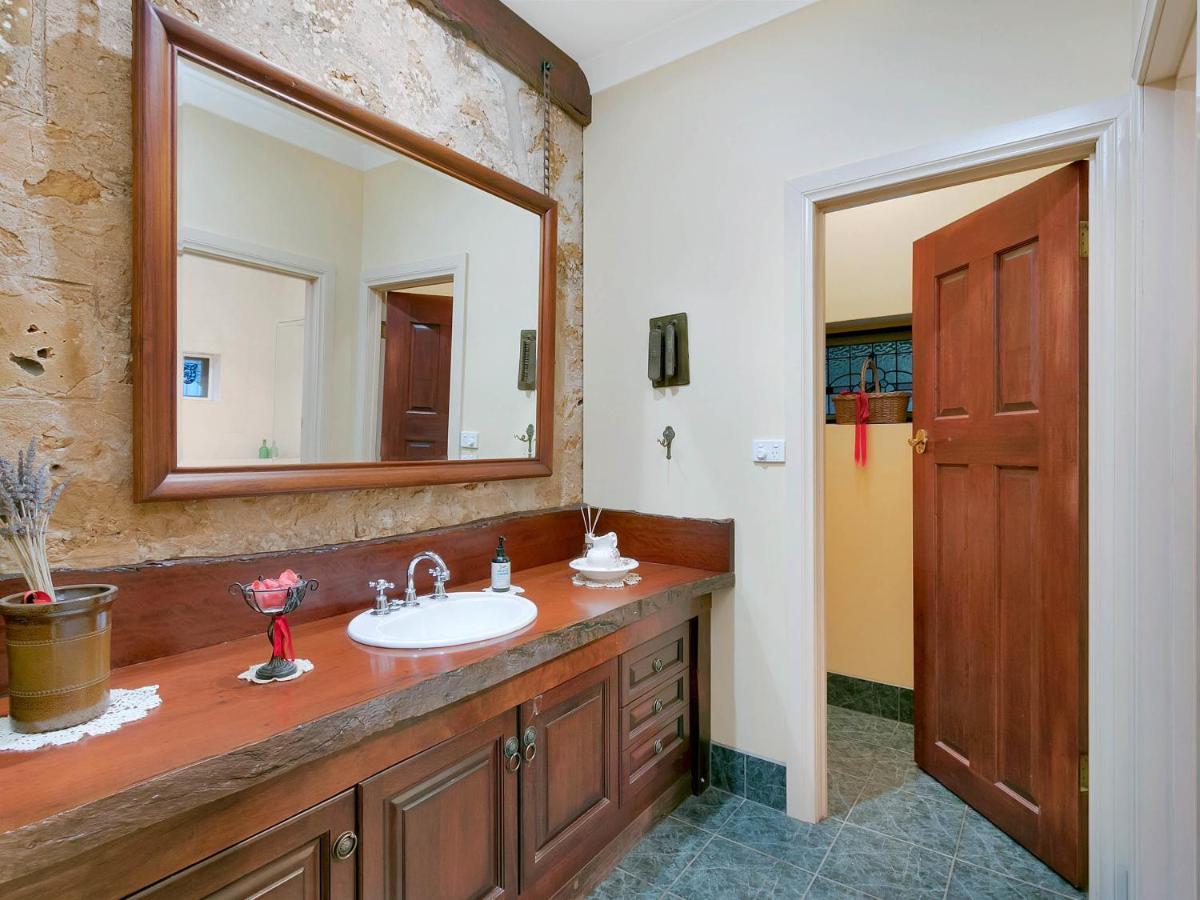 Lake Bywater Cottage Walker Flat Екстер'єр фото