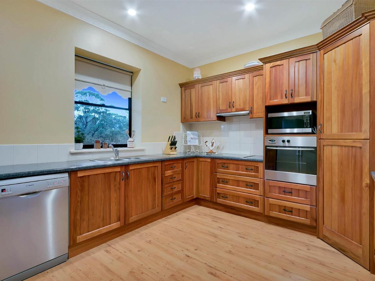 Lake Bywater Cottage Walker Flat Екстер'єр фото