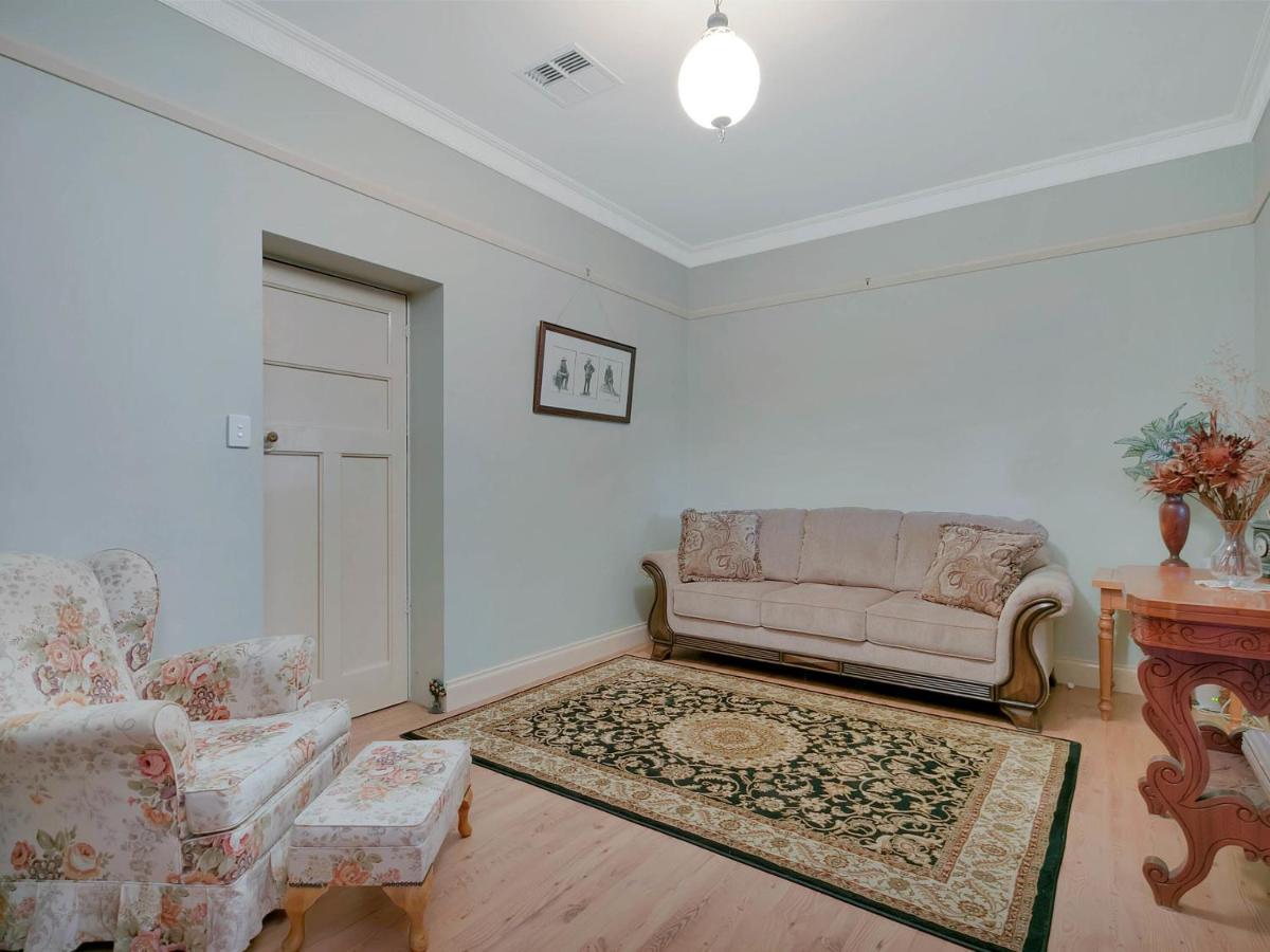 Lake Bywater Cottage Walker Flat Екстер'єр фото
